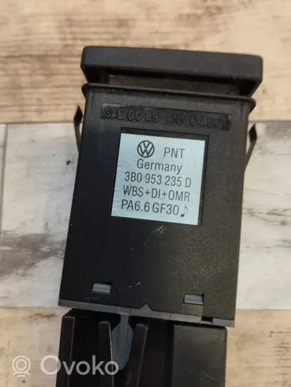 Volkswagen PASSAT B5.5 Hazard light switch 3B0953235D