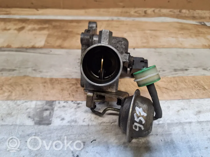 Toyota Yaris Throttle valve 