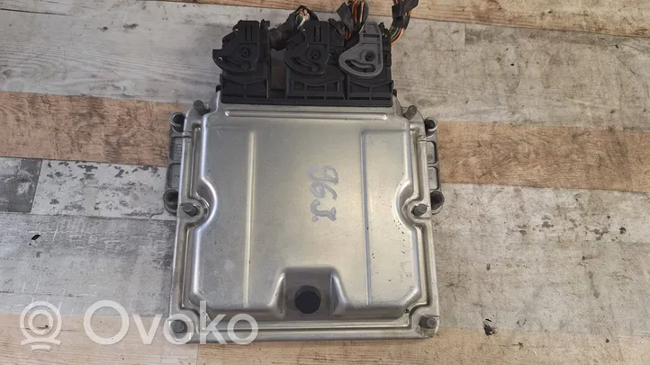 Peugeot 607 Calculateur moteur ECU 0281010880