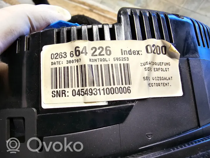 Audi A4 S4 B7 8E 8H Geschwindigkeitsmesser Cockpit 8E0920932