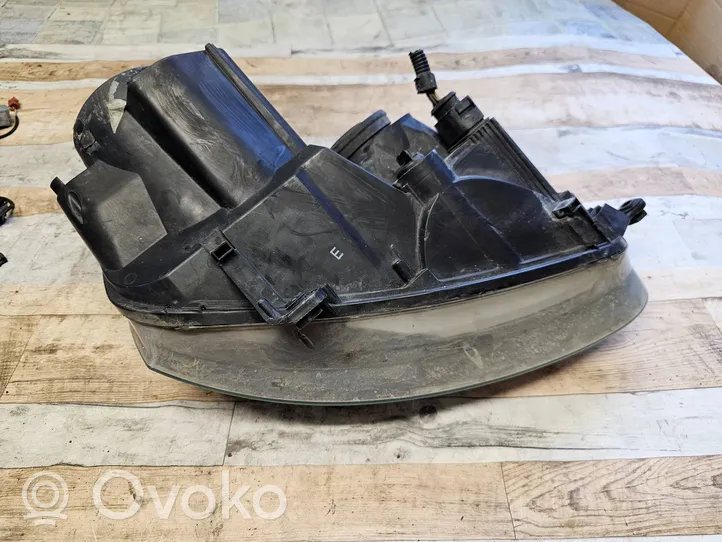 Volkswagen Golf V Lampa przednia 1K6941005D