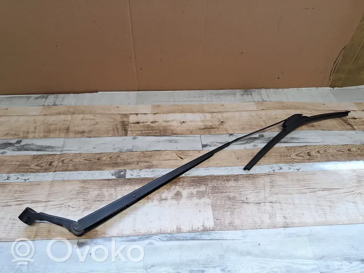 Toyota Corolla Verso AR10 Front wiper blade arm 