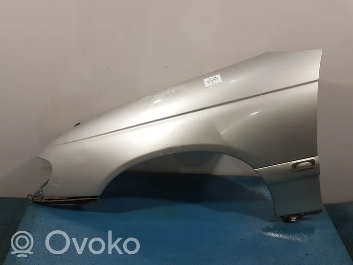 Opel Omega B2 Błotnik przedni 