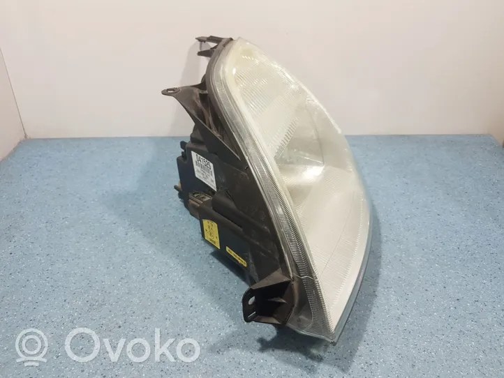 Toyota Yaris Verso Lampa przednia 