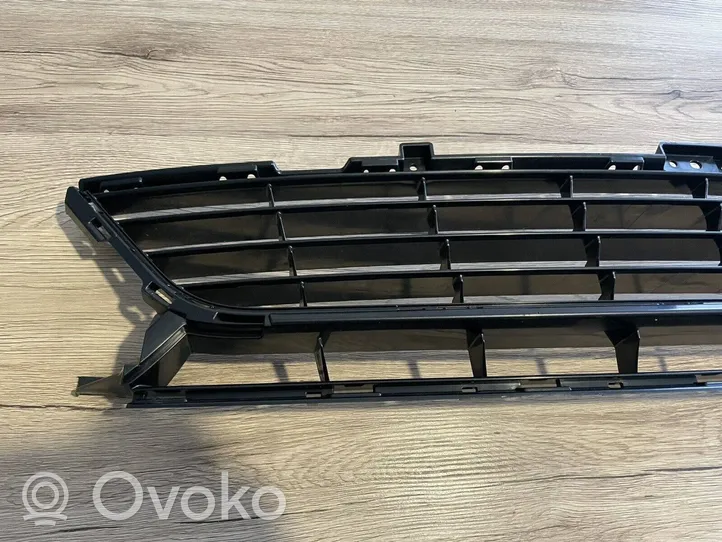 Renault Megane III Grille calandre de capot 622547366R