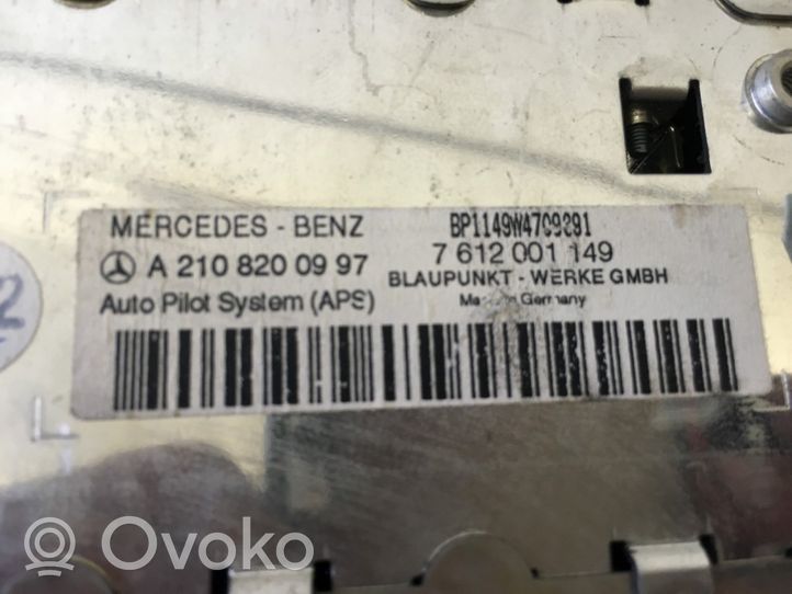 Mercedes-Benz Vito Viano W638 Navigaatioyksikkö CD/DVD-soitin A2108200997