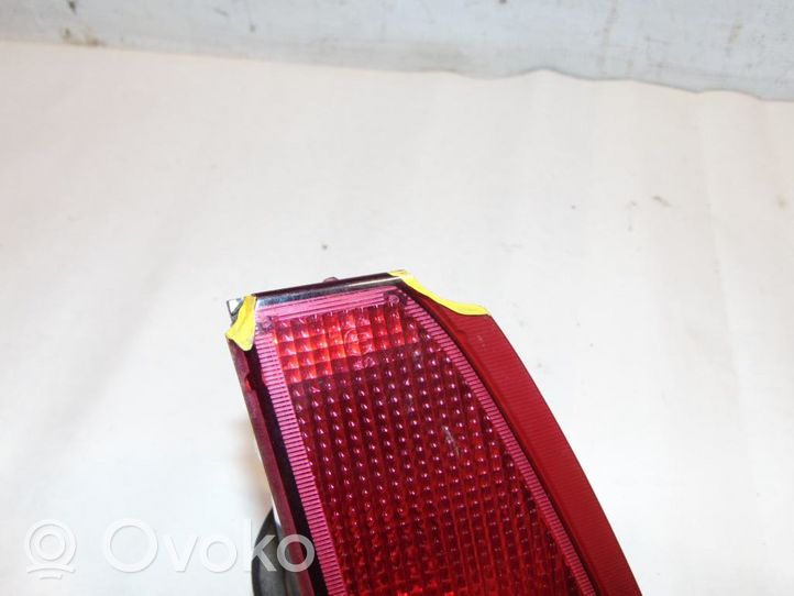 Nissan Primera Lampy tylnej klapy bagażnika 26545AU800