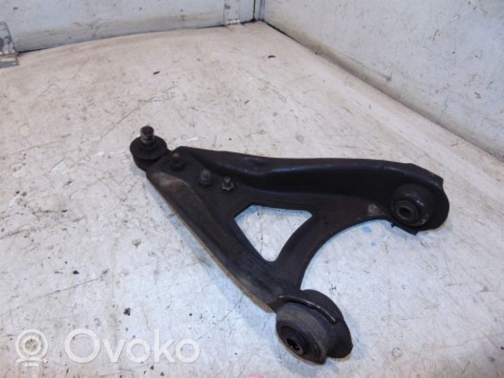 Renault Megane I Fourchette, bras de suspension inférieur avant 8200737135