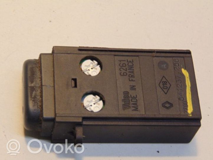 Renault Megane I Seat heating switch 7700841237