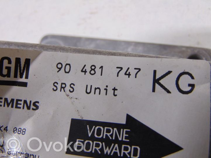 Opel Corsa B Oro pagalvių valdymo blokas 90481747