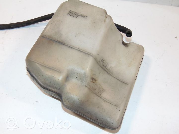 Mazda Demio Vase d'expansion / réservoir de liquide de refroidissement B3C715350