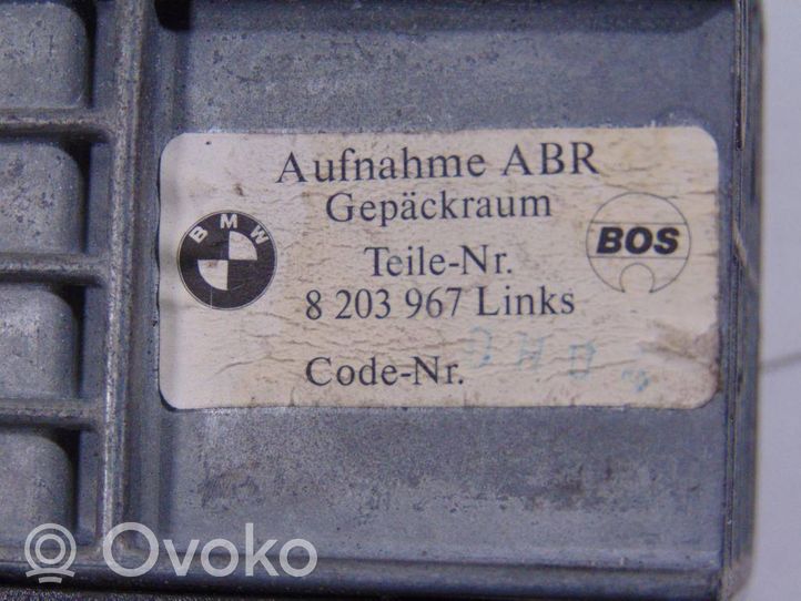 BMW 5 E60 E61 Verkleidung Halterung Laderaumabdeckung Gepäckraumabdeckung 51477026709