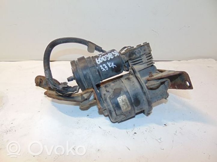 Opel Omega B2 Ilmajousituksen kompressoripumppu 22153583