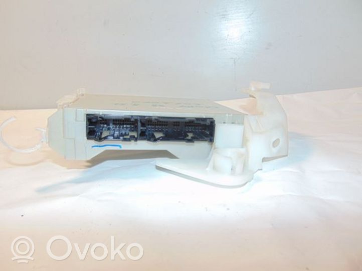 Toyota Camry VIII XV70  Módulo de fusible 8273006830