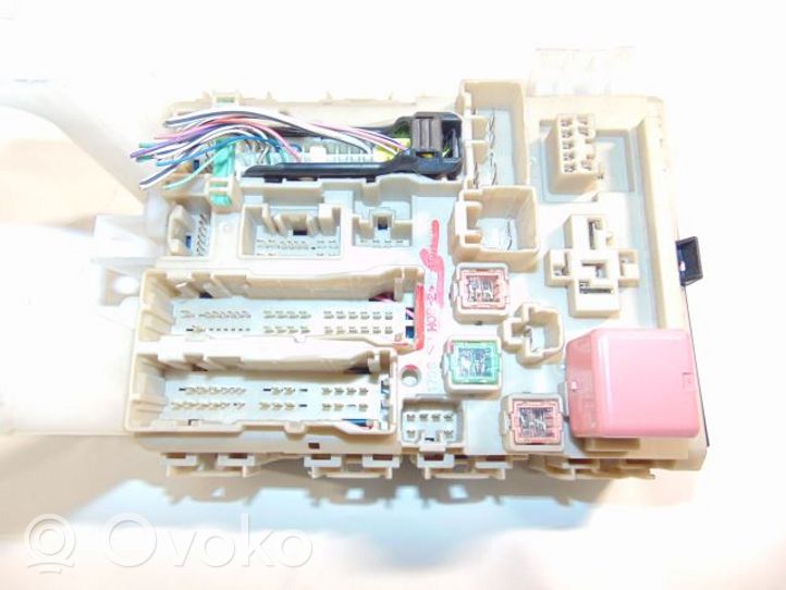 Toyota Avensis T270 Module de fusibles 8273005B50