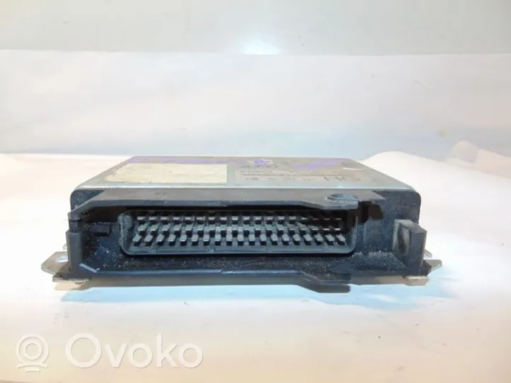 Opel Omega B1 Variklio valdymo blokas 90492381