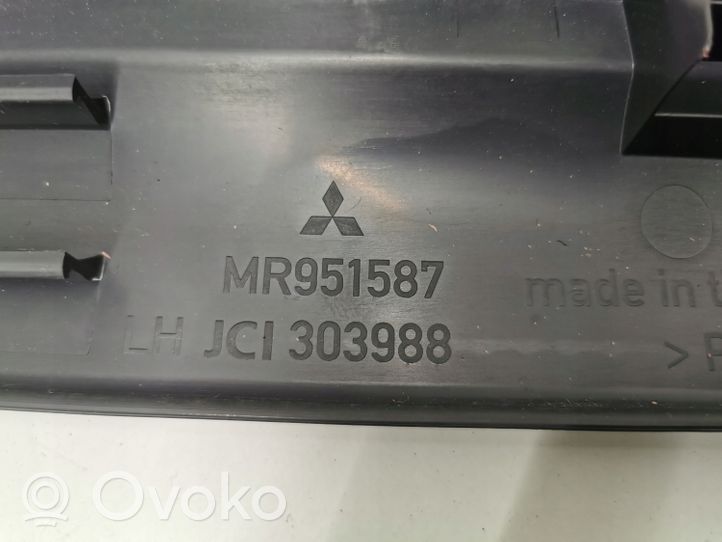 Mitsubishi Colt Priekinio slenksčio apdaila (vidinė) 