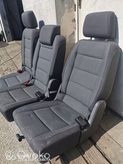 Volkswagen Touran I Second row seats 