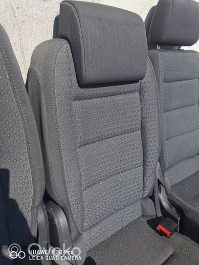 Volkswagen Touran I Second row seats 