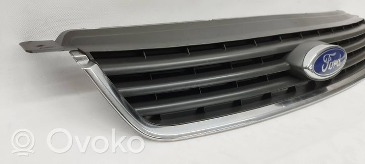 Ford Kuga I Griglia superiore del radiatore paraurti anteriore 8V41R7081A