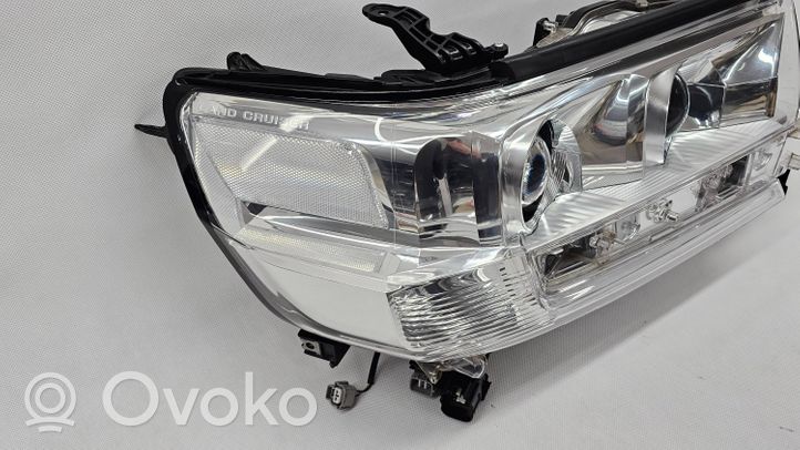 Toyota Land Cruiser (J200) Lampa przednia TOYOTA LAND CRUISER 200 L