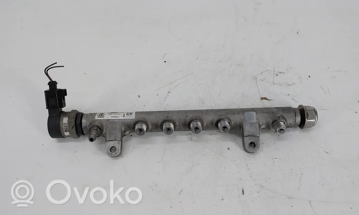 Audi A4 S4 B8 8K Listwa wtryskowa 03L130089A