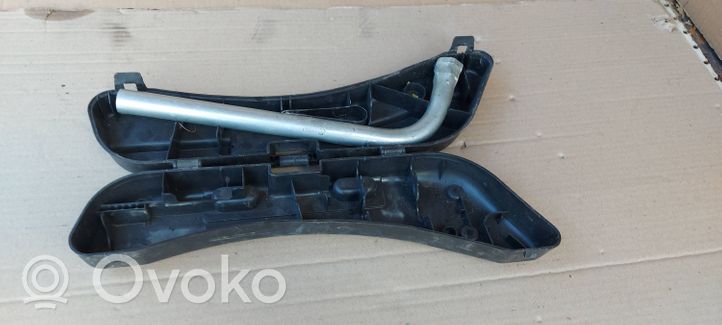 Audi A4 S4 B7 8E 8H Instrumentu kaste 8E0012111A