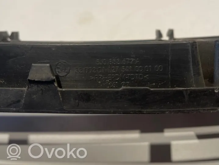 Skoda Fabia Mk2 (5J) Kratka dolna zderzaka przedniego 5J0853677A