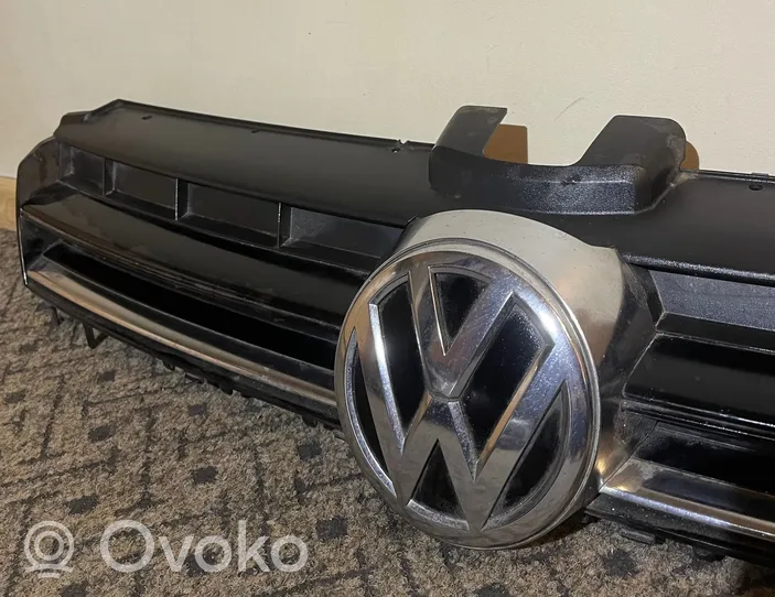 Volkswagen Golf VII Front bumper upper radiator grill 5G0853653E