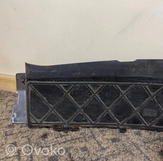 Volkswagen Tiguan Radiator trim 5N0121341