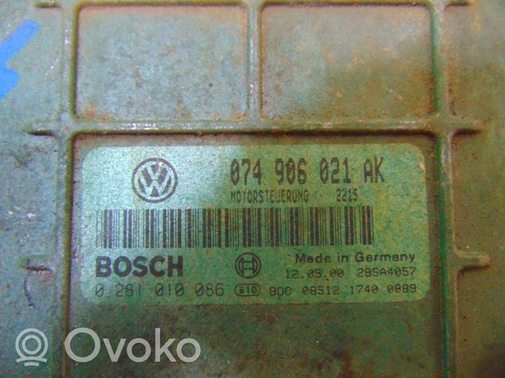 Volkswagen II LT Komputer / Sterownik ECU i komplet kluczy 0281010086