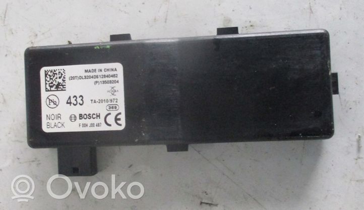 Chevrolet Cruze Oven keskuslukituksen ohjausyksikön moduuli P13503204