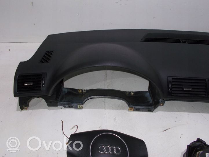 Audi A4 S4 B7 8E 8H Oro pagalvių komplektas su panele 