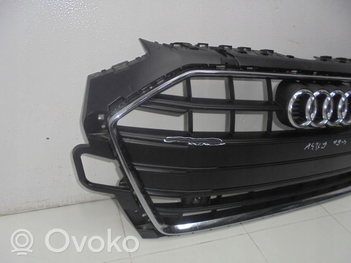 Audi A4 S4 B9 8W Etupuskurin ylempi jäähdytinsäleikkö 8W0853651