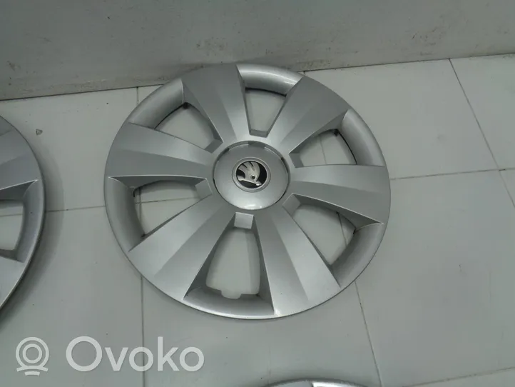 Skoda Fabia Mk3 (NJ) R15 wheel hub/cap/trim 6V601147C