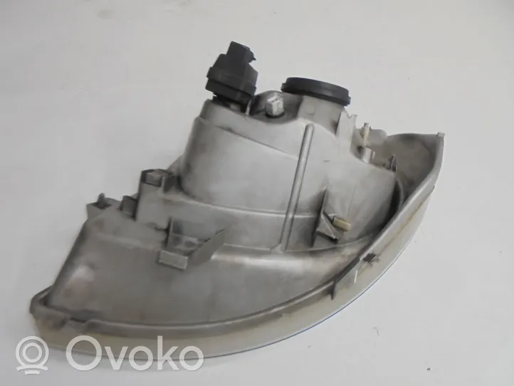 Opel Vivaro Headlight/headlamp 7700311372