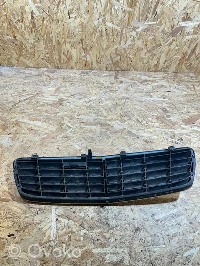 Mercedes-Benz C W203 Grille de calandre avant A2038800183