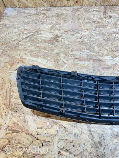 Mercedes-Benz E W211 Grille de calandre avant A2118800583