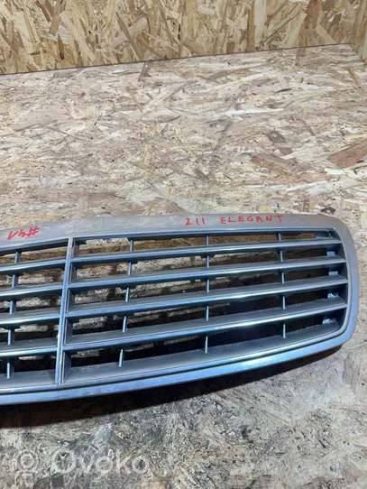 Mercedes-Benz E W211 Griglia anteriore A2118800383