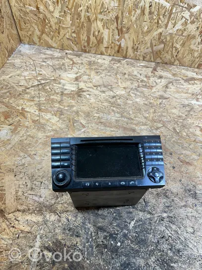 Mercedes-Benz E W211 Radio / CD/DVD atskaņotājs / navigācija A2118272442