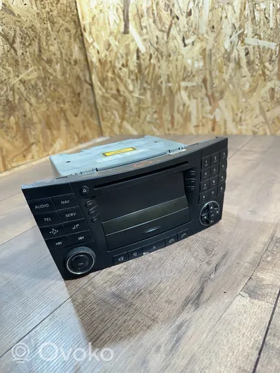 Mercedes-Benz E W211 Radio/CD/DVD/GPS-pääyksikkö a2118200679