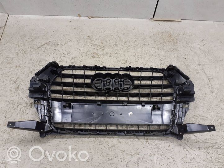 Audi Q3 8U Rejilla superior del radiador del parachoques delantero 8U0853653M