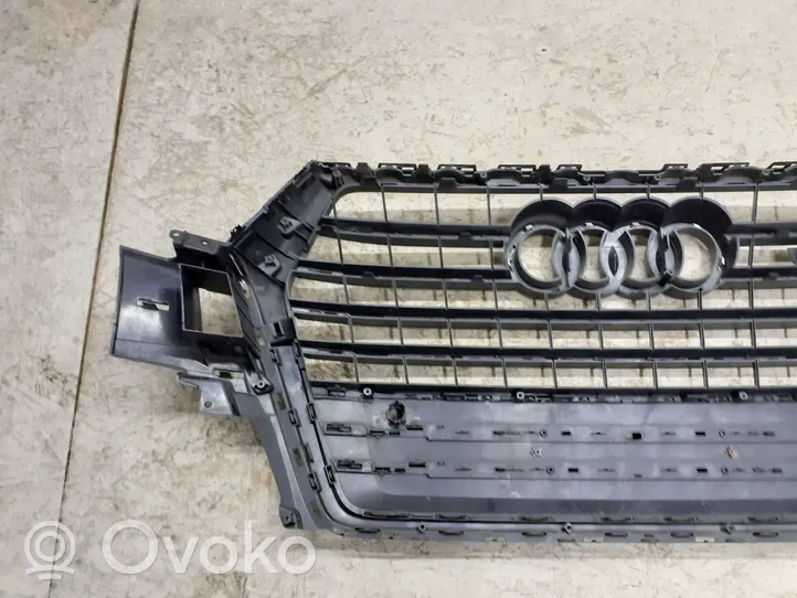 Audi Q7 4M Etupuskurin ylempi jäähdytinsäleikkö 4M0853651