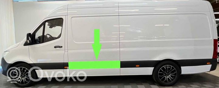 Mercedes-Benz Sprinter W907 W910 Listwa drzwi bocznych / przesuwanych A9106900600