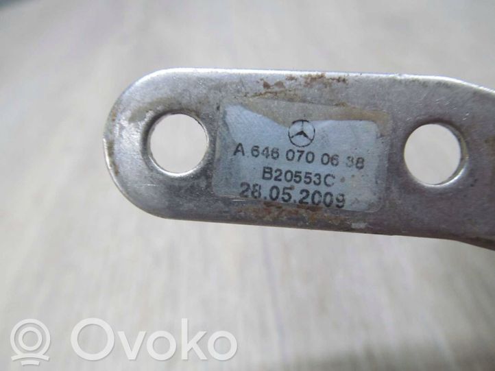 A6460700638 MercedesBenz Vito Viano W639 Tuyau de liquide de refroidissement moteur, 6.87 € OVOKO