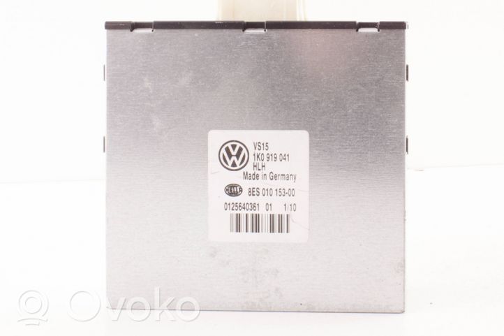 Volkswagen Golf VI Jännitteenmuunnin/vaihtosuuntaaja 1K0919041