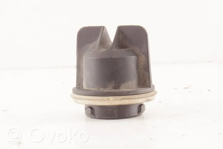 Ford Mondeo Mk III Osłona żarówki lampy przedniej 1305219106