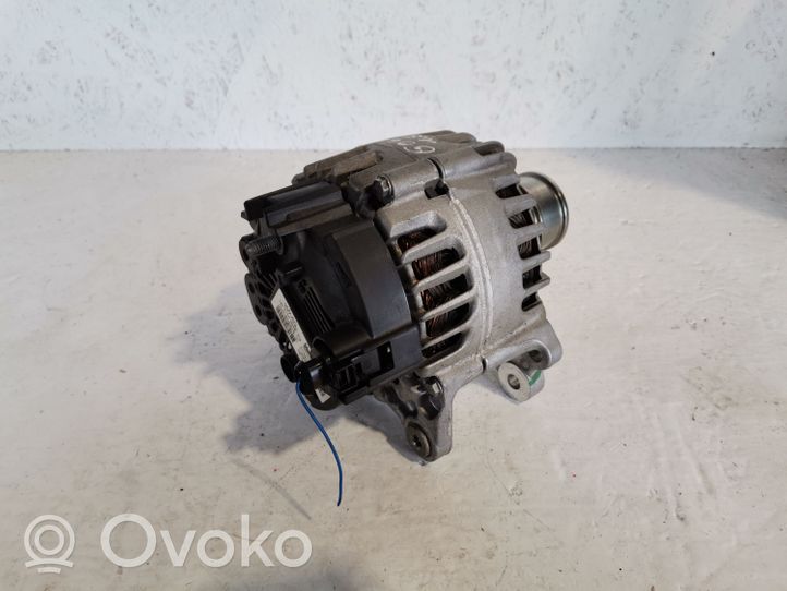 Volkswagen Golf VIII Generatore/alternatore 04E903015