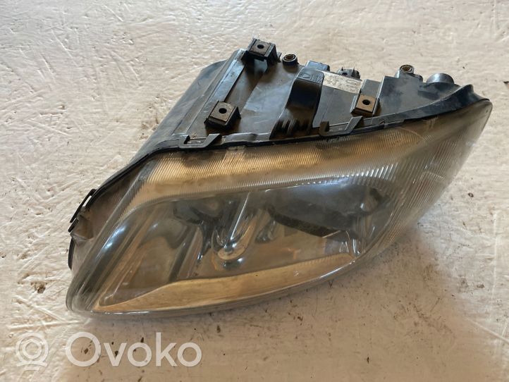 Chrysler Voyager Lampa przednia 04857711AB