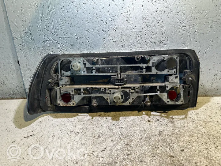 BMW 5 E28 Luci posteriori 0053321R38